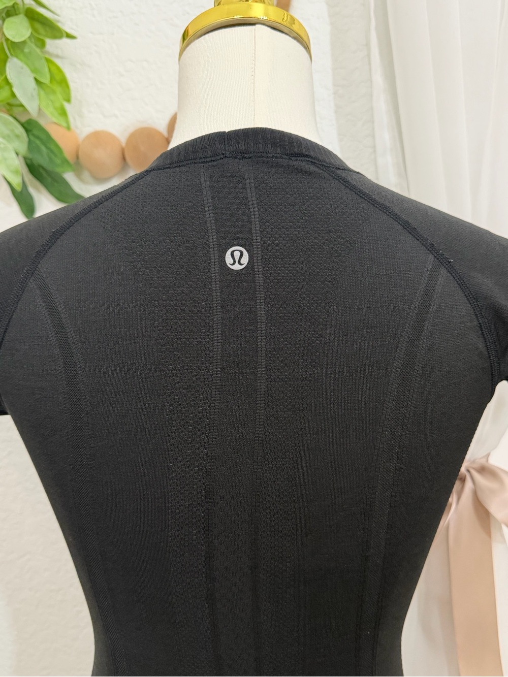 NEW Lululemon Swiftly Tech Short-Sleeve Shirt 2.0 Hip Length In Black Size 4 NEW - Picture 9 of 11